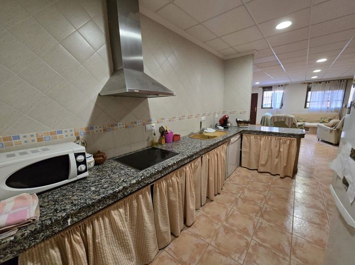 Image No.10-6 Bed Townhouse for sale