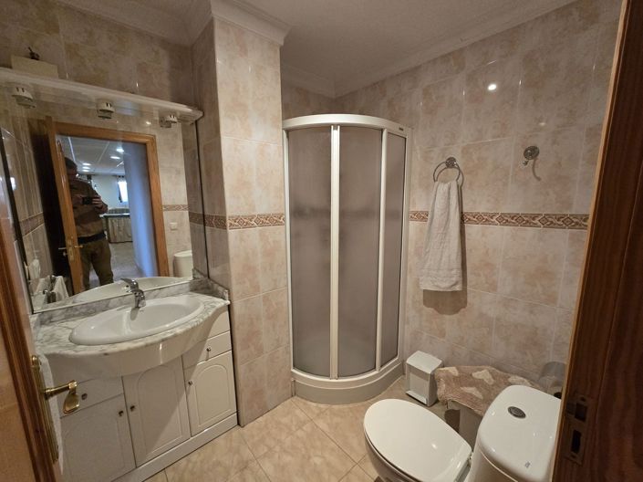 Image No.12-6 Bed Townhouse for sale