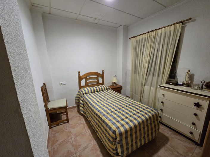 Image No.14-6 Bed Townhouse for sale