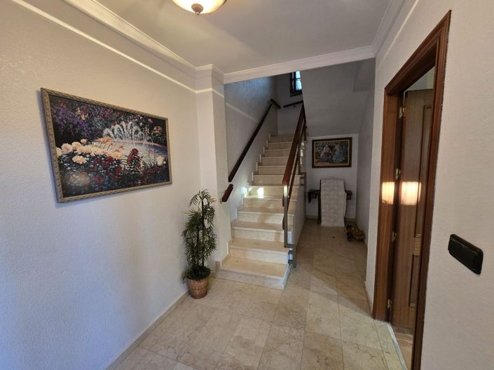 Image No.17-6 Bed Townhouse for sale