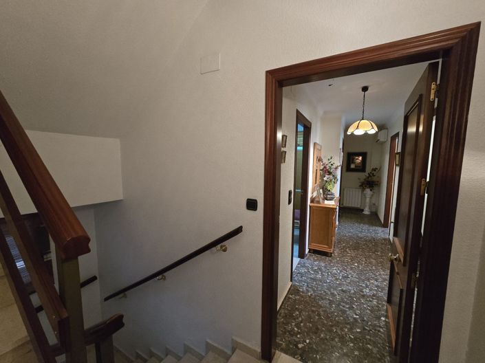 Image No.18-6 Bed Townhouse for sale