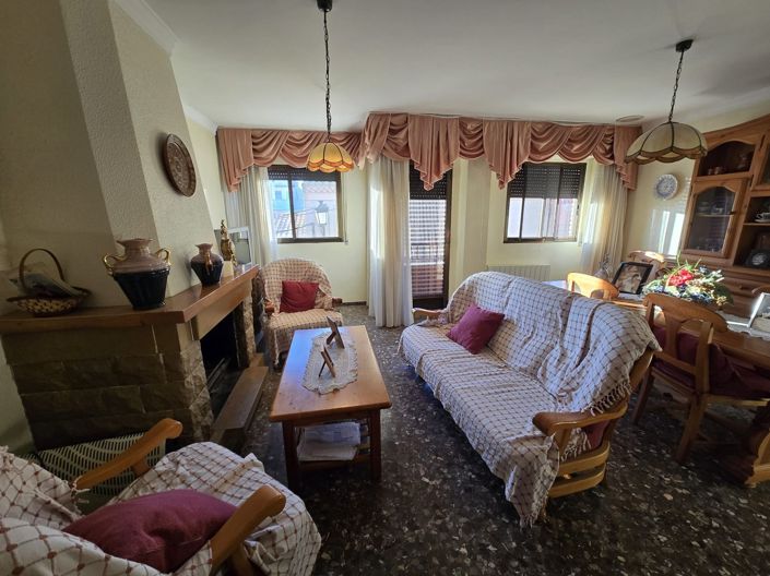 Image No.19-6 Bed Townhouse for sale