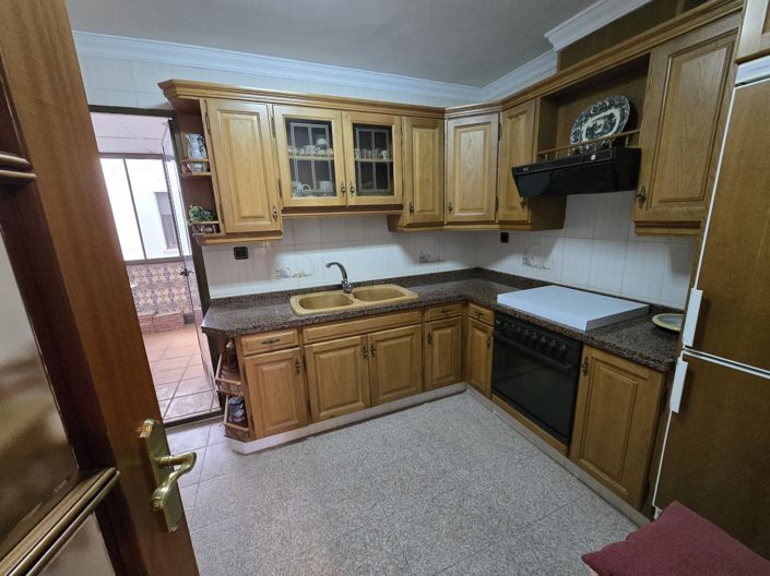Image No.21-6 Bed Townhouse for sale