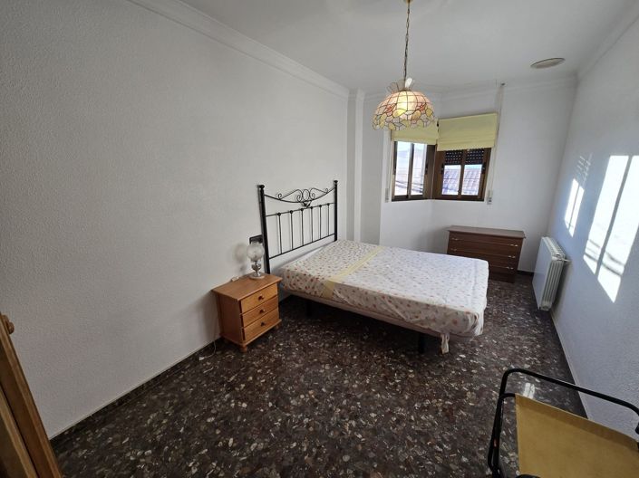 Image No.25-6 Bed Townhouse for sale