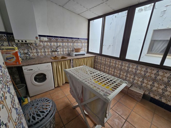 Image No.32-6 Bed Townhouse for sale