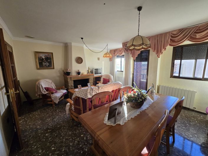 Image No.35-6 Bed Townhouse for sale