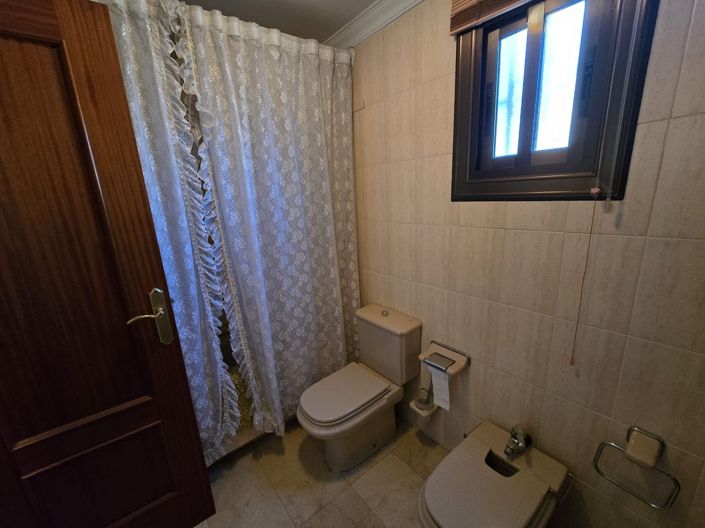 Image No.36-6 Bed Townhouse for sale