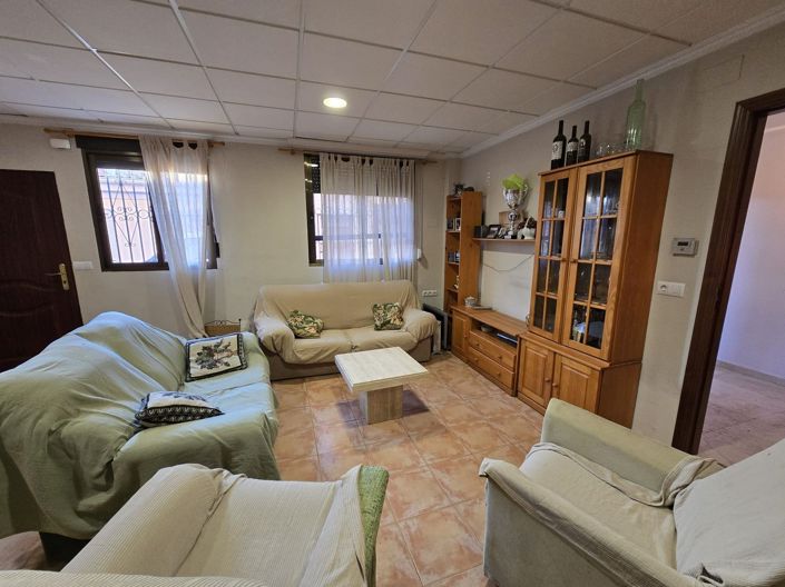 Image No.6-6 Bed Townhouse for sale