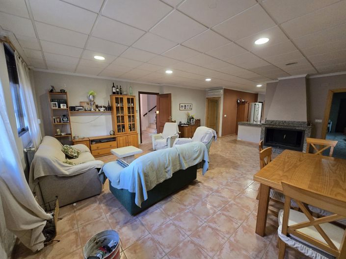 Image No.8-6 Bed Townhouse for sale