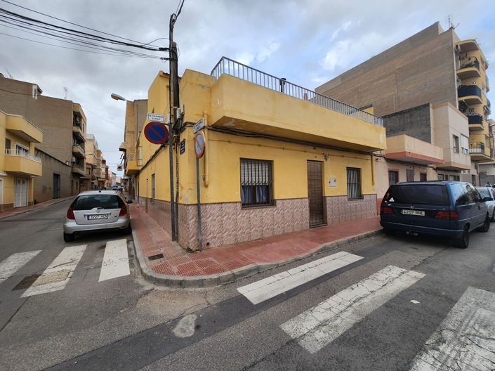 Image No.2-Maison de ville de 3 chambres à vendre à Sax