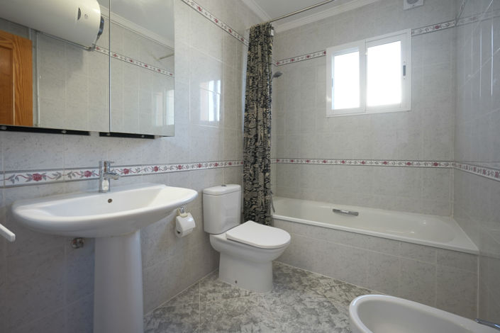 Image No.18-4 Bed Villa for sale