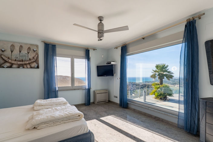 Image No.2-4 Bed Villa for sale