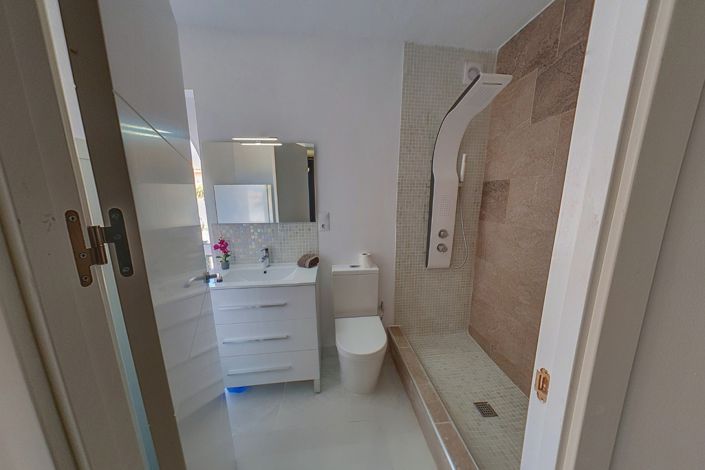 Image No.42-6 Bed Villa for sale