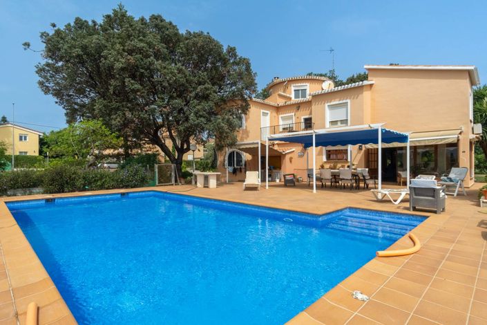 Image No.2-5 Bed Villa for sale