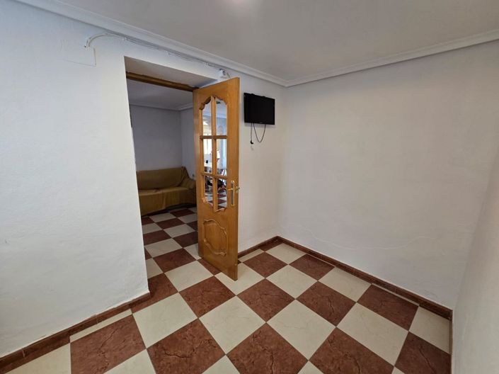 Image No.14-5 Bed Townhouse for sale