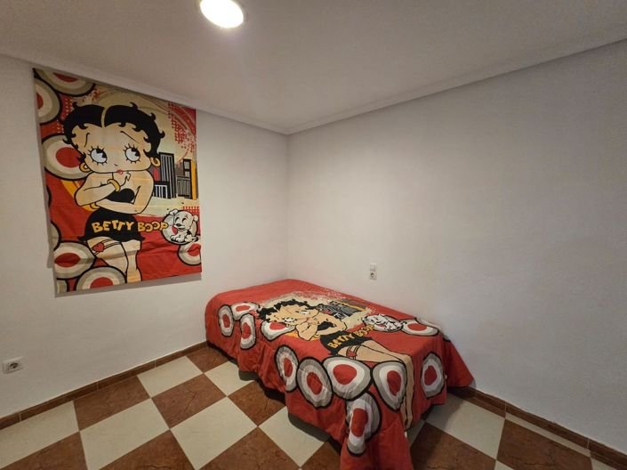 Image No.17-5 Bed Townhouse for sale