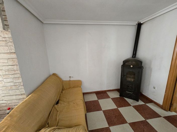 Image No.8-5 Bed Townhouse for sale