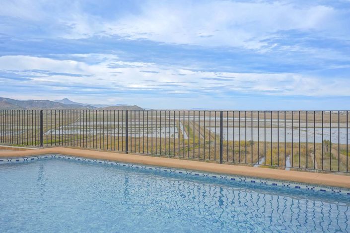 Image No.2-5 Bed Villa for sale