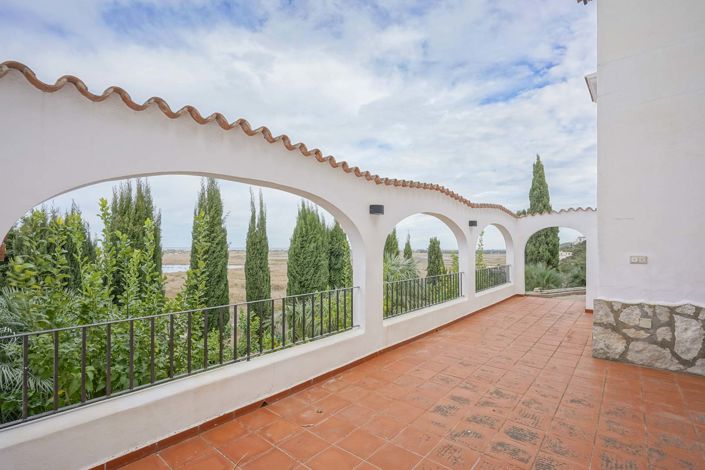 Image No.38-5 Bed Villa for sale