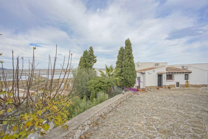 Image No.49-5 Bed Villa for sale