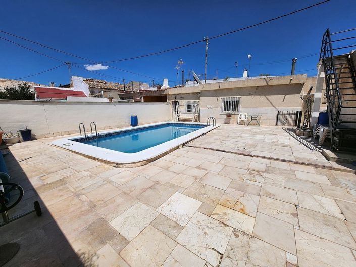 Image No.2-6 Bed Country House for sale