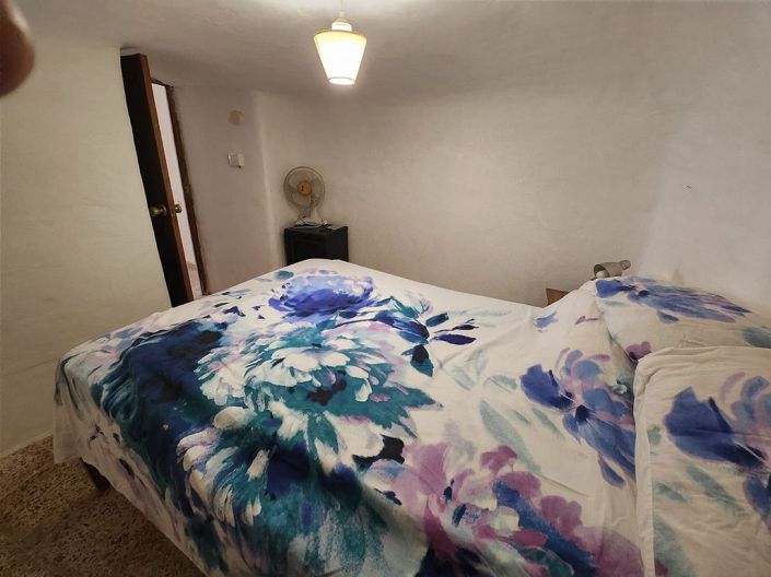 Image No.20-6 Bed Country House for sale