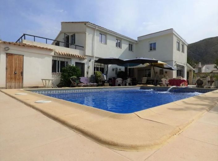 Image No.2-8 Bed Villa for sale