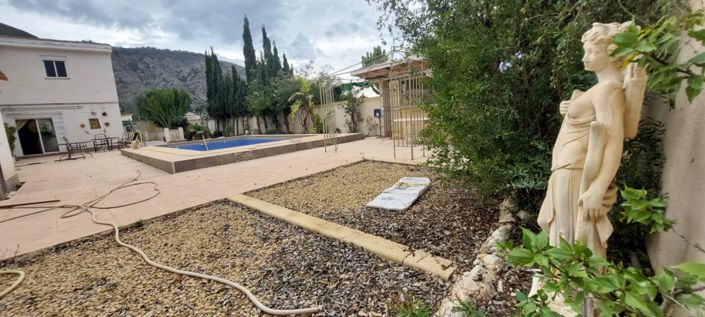 Image No.9-8 Bed Villa for sale