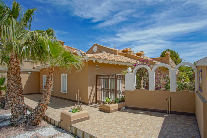 Image No.10-8 Bed Villa for sale