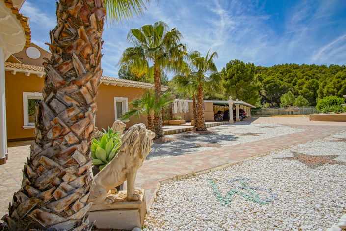Image No.12-8 Bed Villa for sale