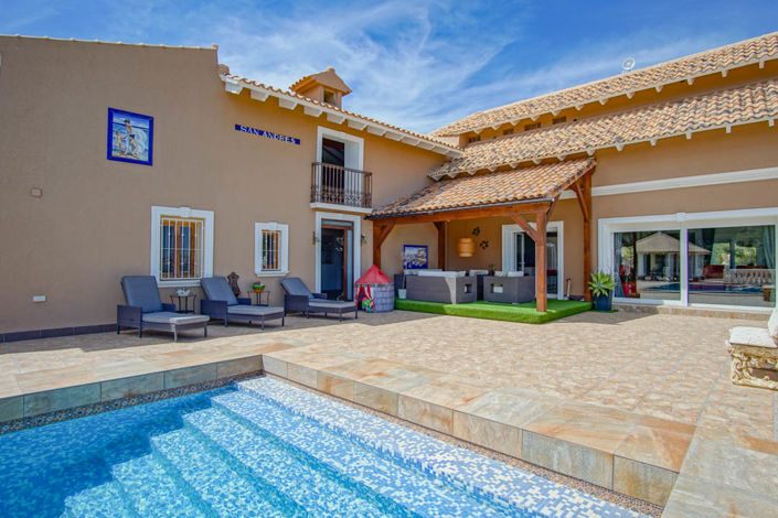 Image No.16-8 Bed Villa for sale