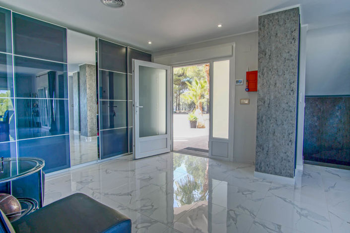 Image No.25-8 Bed Villa for sale