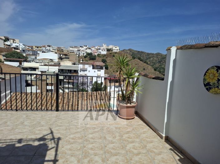 Image No.20-2 Bed Townhouse for sale