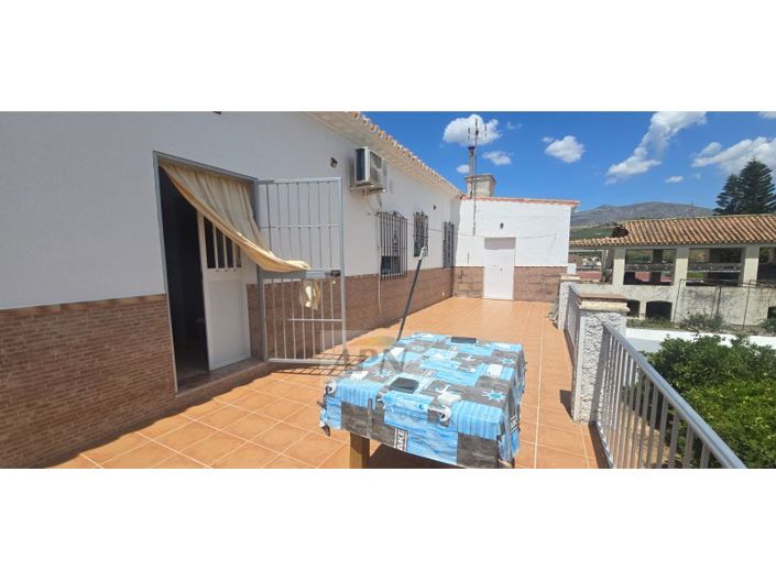 Image No.14-3 Bed Townhouse for sale