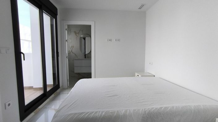 Image No.17-2 Bed Villa for sale