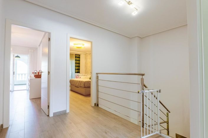 Image No.19-3 Bed Townhouse for sale