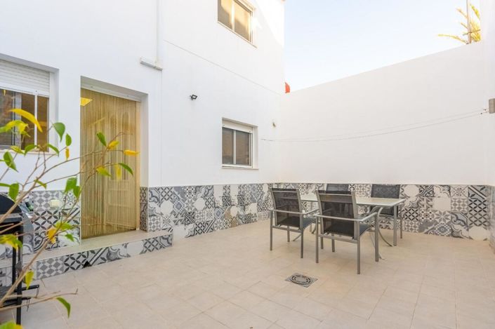 Image No.25-3 Bed Townhouse for sale
