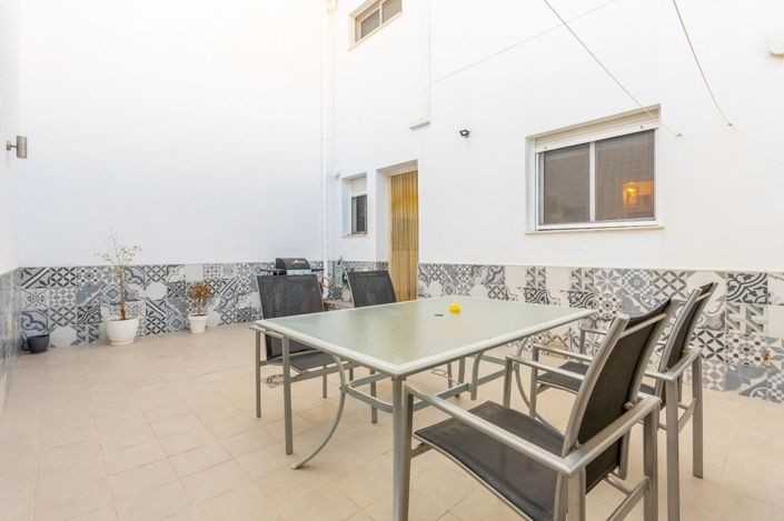 Image No.26-3 Bed Townhouse for sale