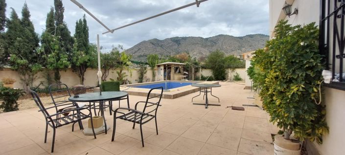 Image No.5-8 Bed Villa for sale