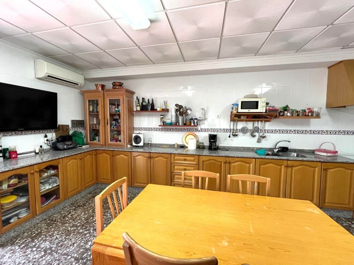 Image No.8-2 Bed Townhouse for sale
