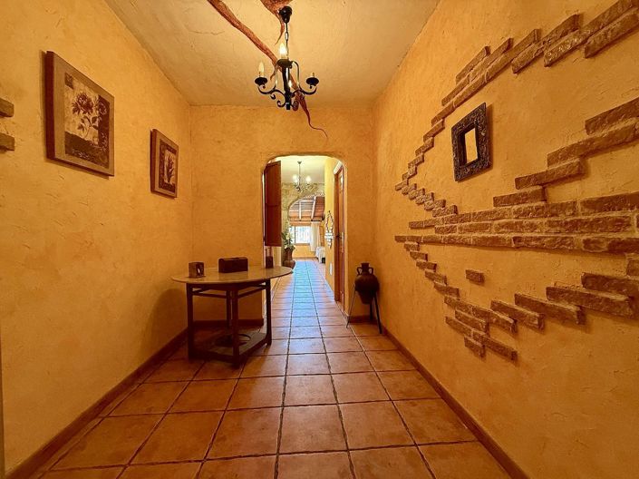 Image No.21-5 Bed Apartment for sale