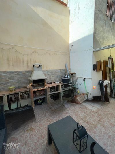 Image No.12-5 Bed Townhouse for sale