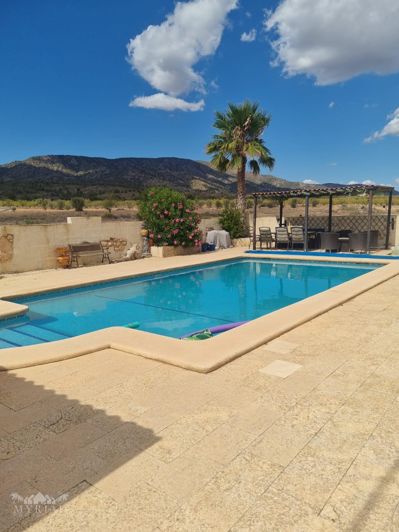 Image No.4-6 Bed Country House for sale