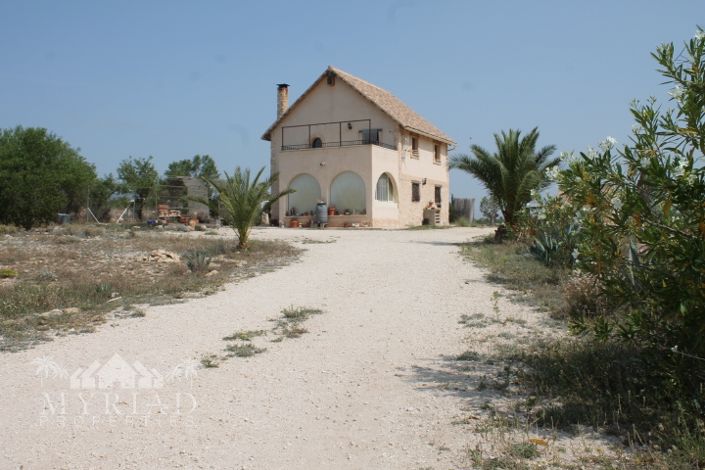 Image No.10-4 Bed Country House for sale