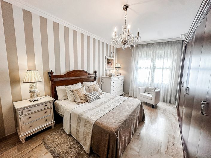 Image No.17-5 Bed Townhouse for sale