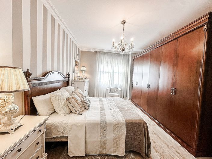 Image No.18-5 Bed Townhouse for sale