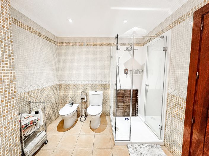 Image No.21-5 Bed Townhouse for sale