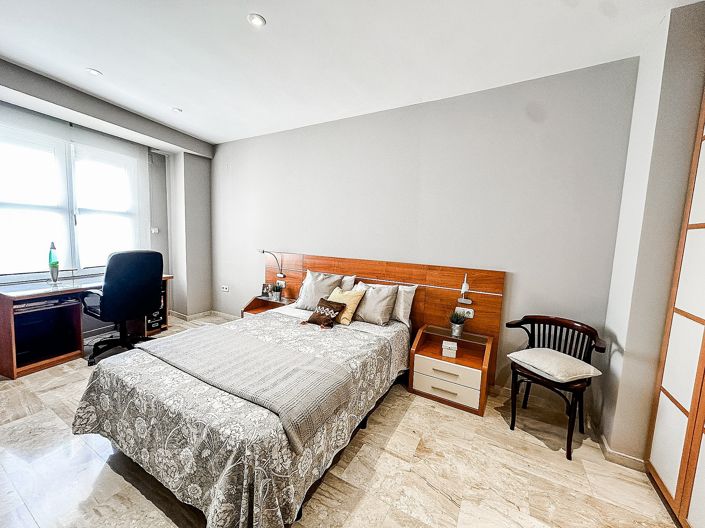 Image No.40-5 Bed Townhouse for sale