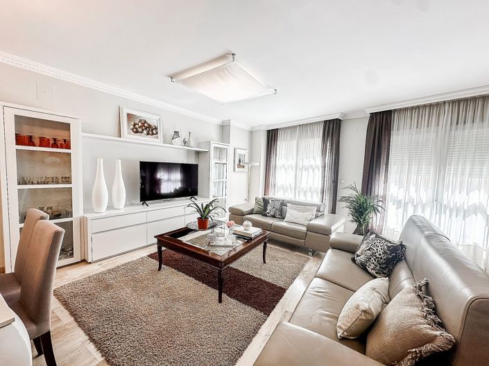 Image No.9-5 Bed Townhouse for sale