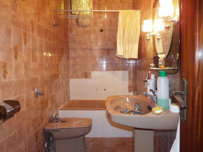 Image No.40-12 Bed Country House for sale